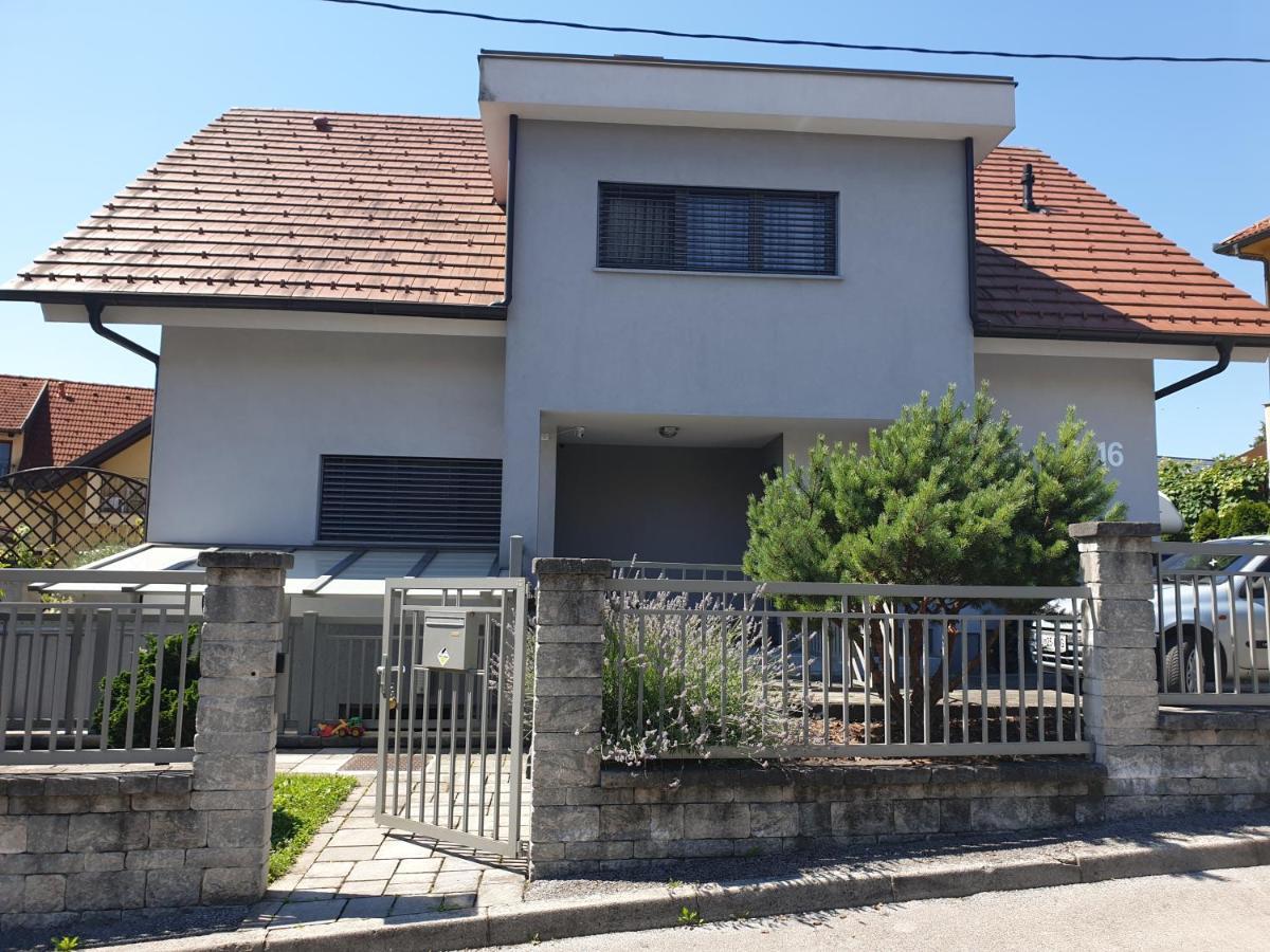 Apartment Emma Ljubljana - Free Parking, Ac, Wifi ภายนอก รูปภาพ