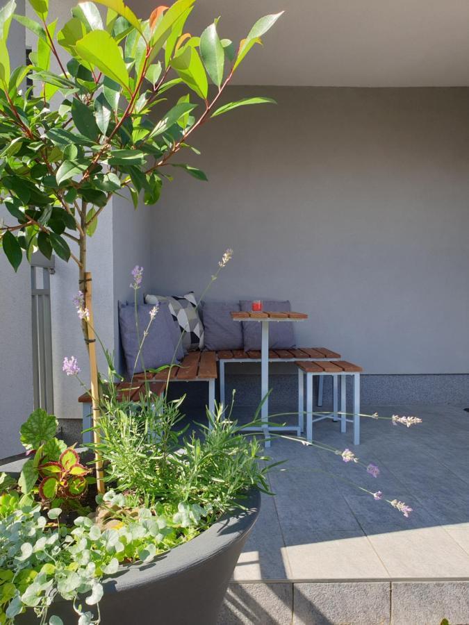 Apartment Emma Ljubljana - Free Parking, Ac, Wifi ภายนอก รูปภาพ