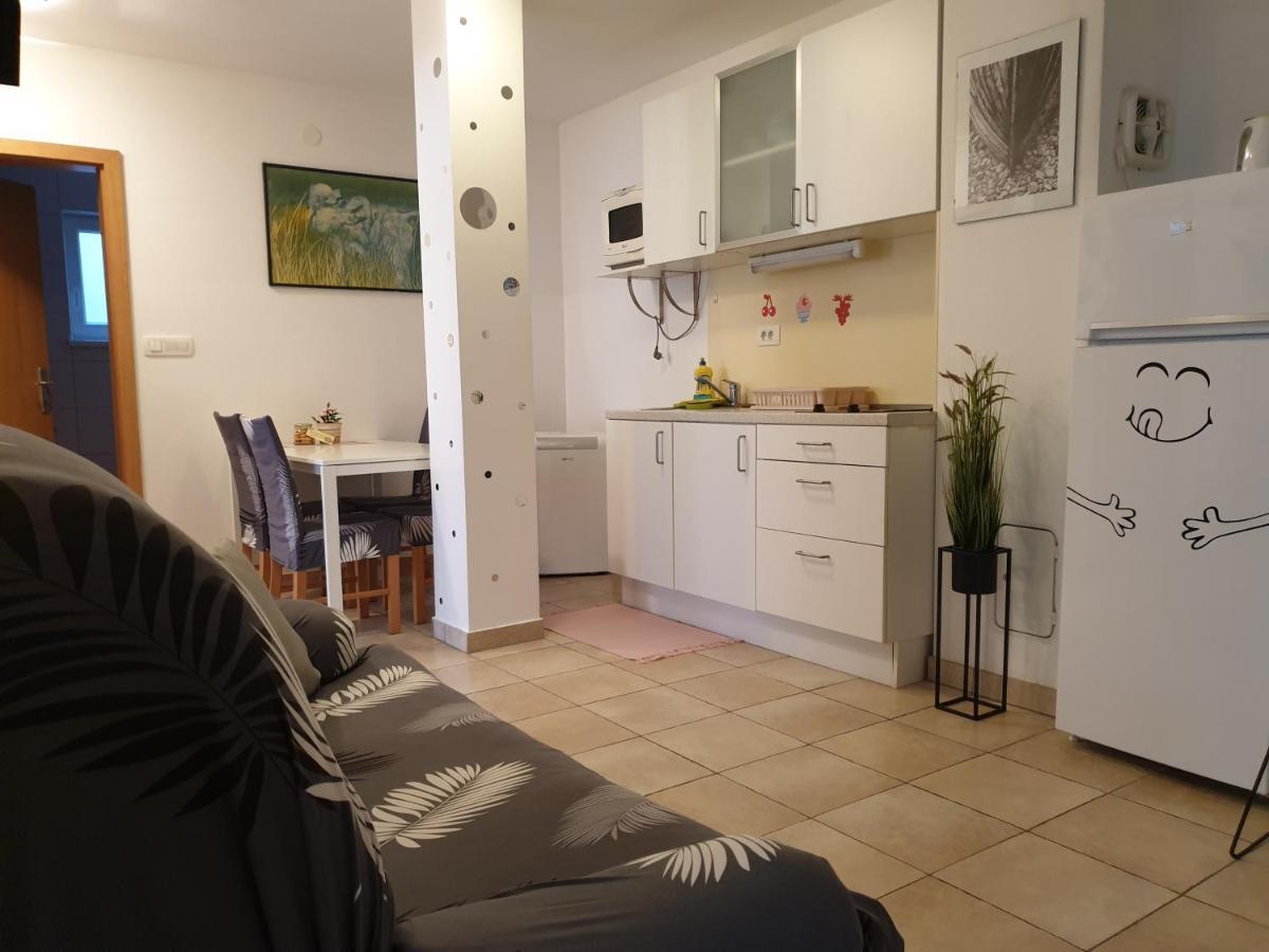 Apartment Emma Ljubljana - Free Parking, Ac, Wifi ภายนอก รูปภาพ